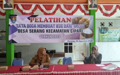 Ibu Kader Posyandu dan PKK Desa Serang Berkreasi dengan Talas: Pelatihan Membuat Kue Bersama UMKM Ummu Sangidah” Menyoroti semangat pemberdayaan perempuan desa melalui pelatihan kuliner berbasis bahan lokal