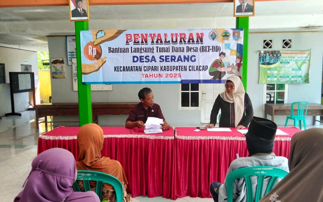 Penyaluran BLT DD di Desa Serang: 15 KPM Terima Bantuan Tunai di Pendopo Desa